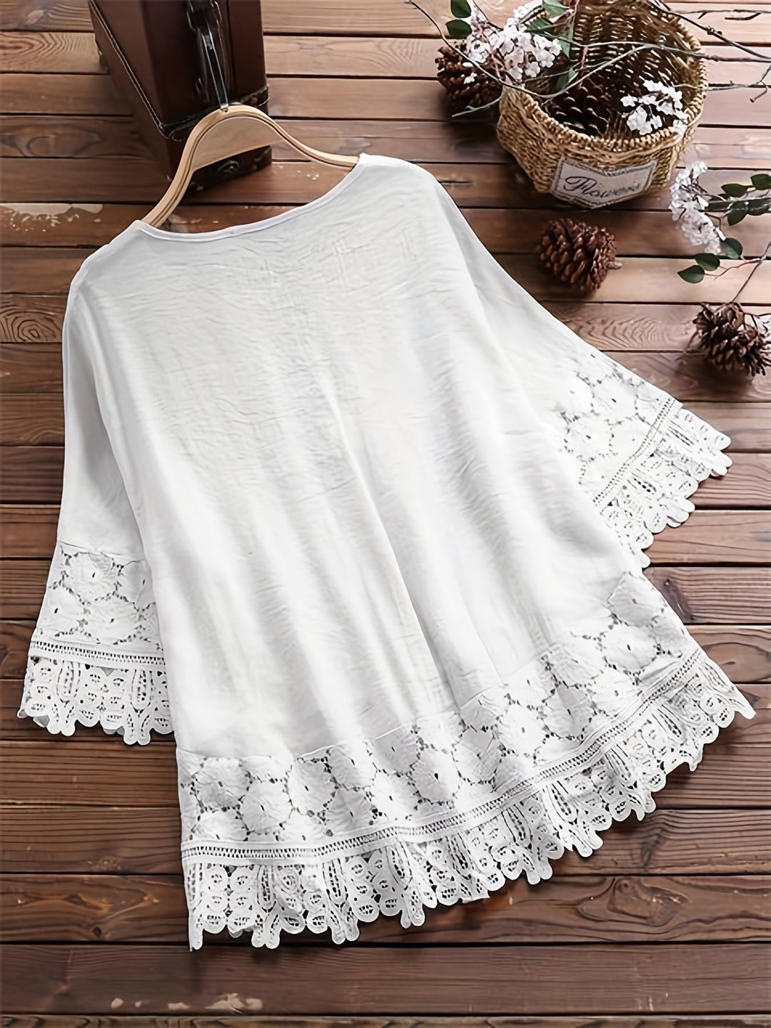 Camicetta elegante in pizzo patchwork con scollo a V